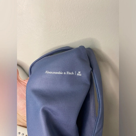 Abercrombie & Fitch  Racerback V-neck Activewear Tank - Picture 8 of 8